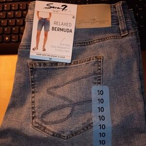 Seven7 Women's Relaxed Bermuda Jean Shorts NWT Size 10